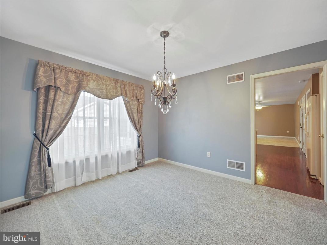 Chandelier, Empty room, Interior, Wood Texture Flooring