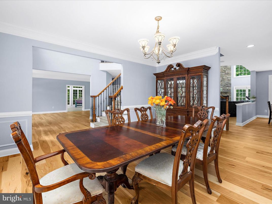 Chandelier, Dining room, Interior, Recessed Lighting, Wood Texture Flooring