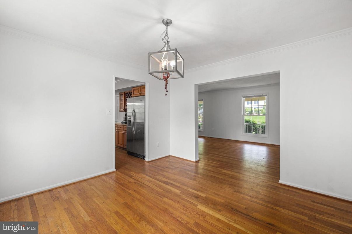 Empty room, Interior, Pendant Lights, Wood Texture Flooring