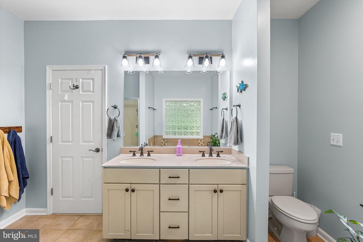 Bathroom, Dual Sink Vanities, Interior