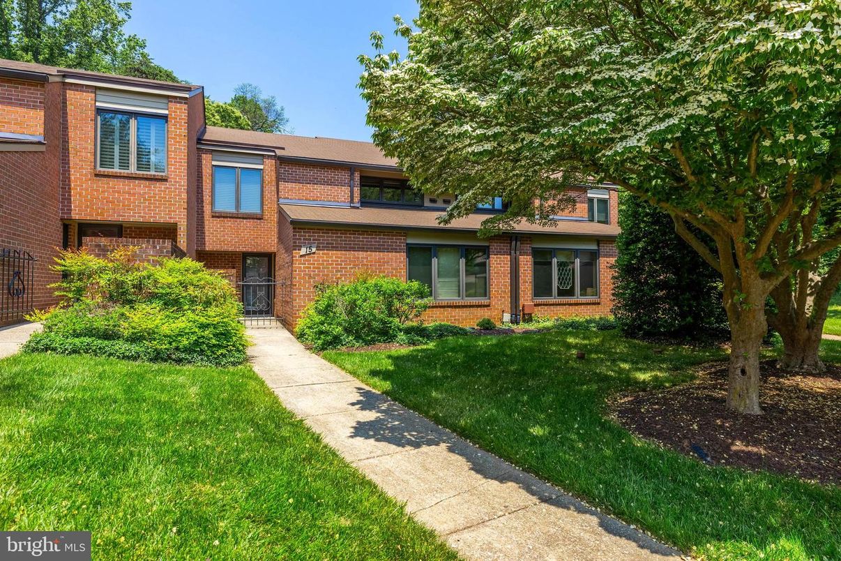 Exterior, Facade, Brick Facade, Modern