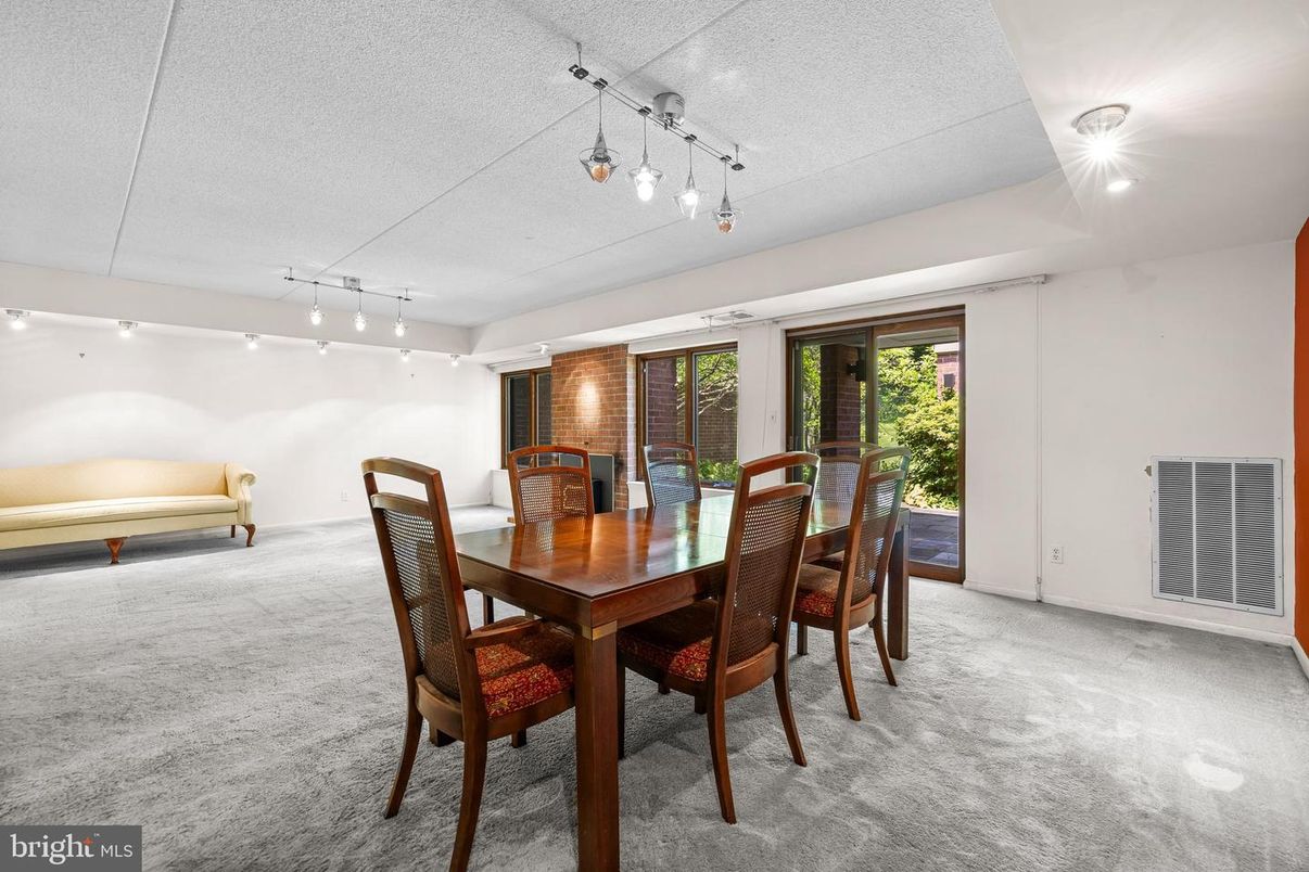 Dining room, Interior, Recessed Lighting