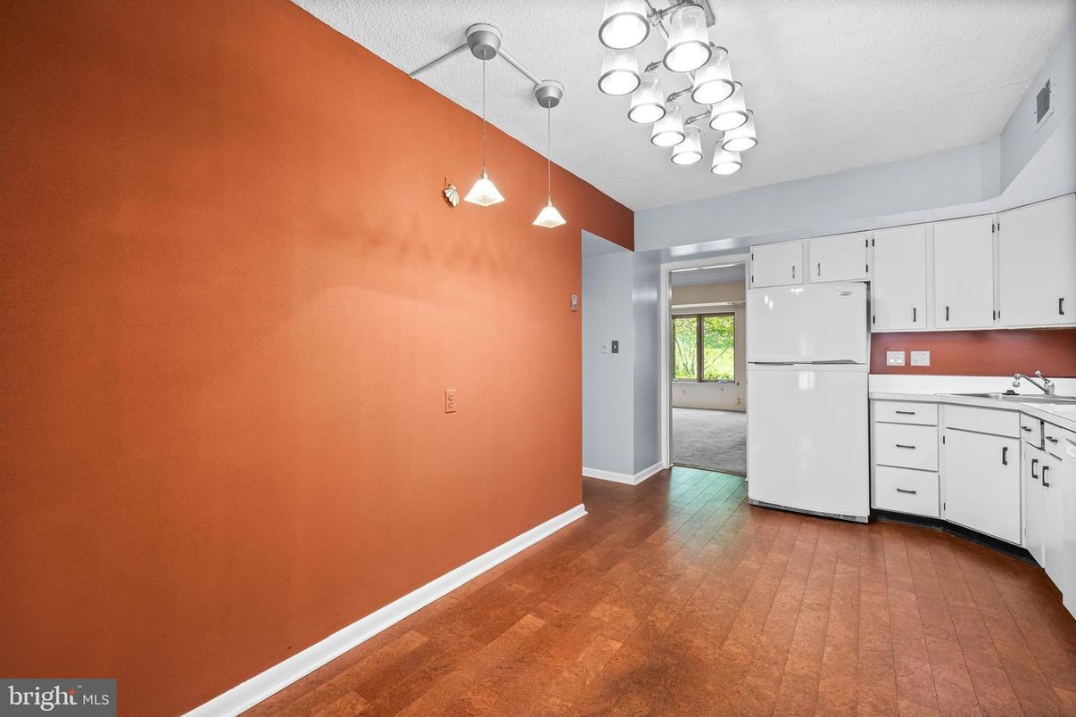 Interior, Kitchen, Pendant Lights, Wood Texture Flooring