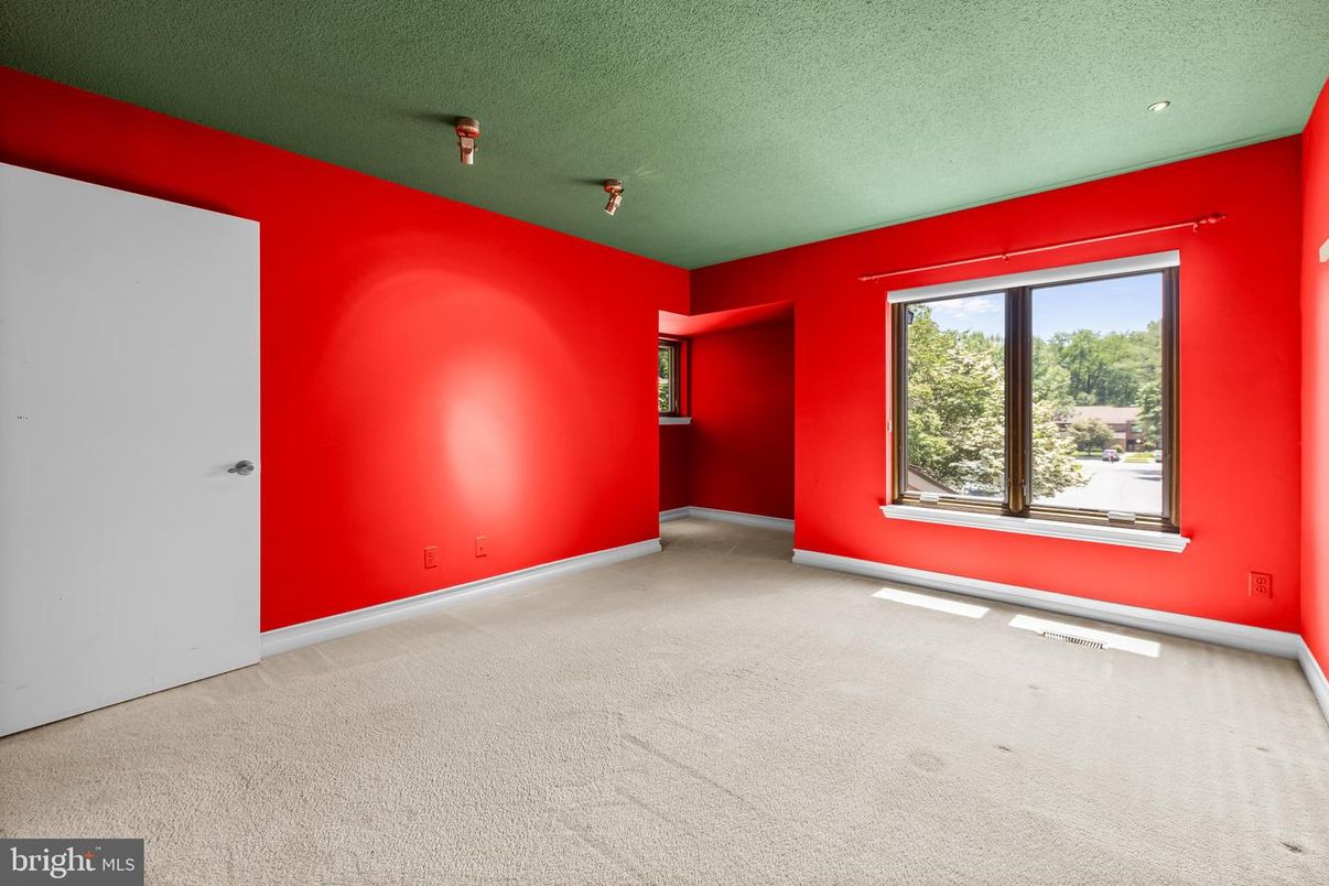 Empty room, Interior, Recessed Lighting
