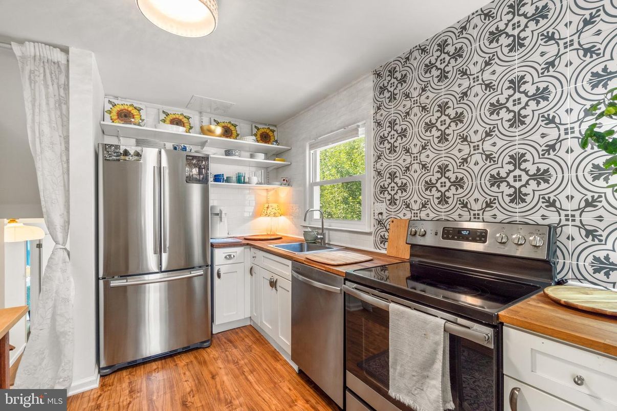 Interior, Kitchen, Stainless Steel Appliances, Wood Texture Flooring