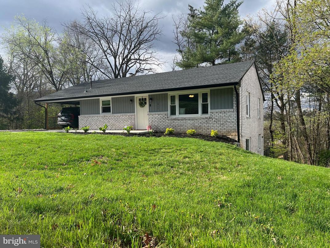 Backyard, Exterior, Facade, Cape Cod