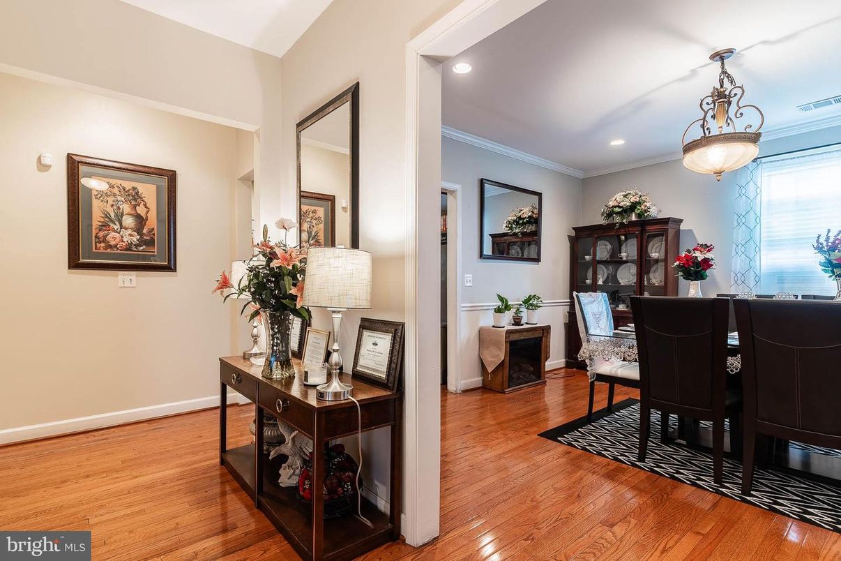Dining room, Interior, Pendant Lights, Recessed Lighting, Wood Texture Flooring