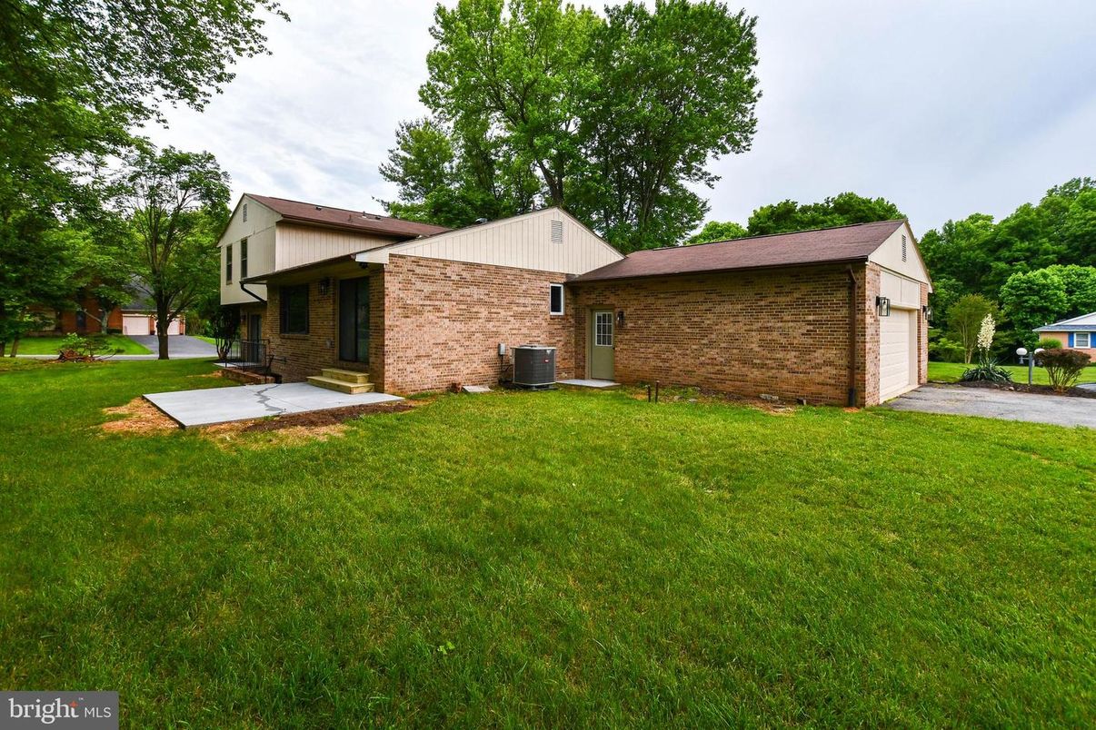 Backyard, Detached Garage, Exterior