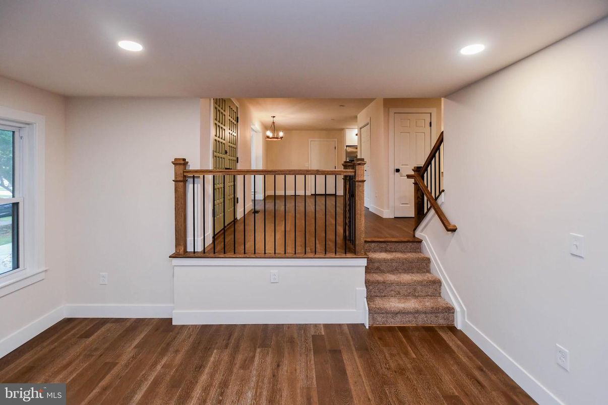 Interior, Recessed Lighting, Wood Texture Flooring