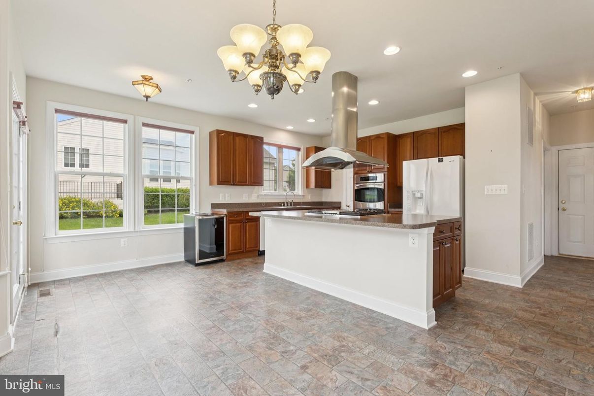 Chandelier, Interior, Kitchen, Recessed Lighting, Stainless Steel Appliances