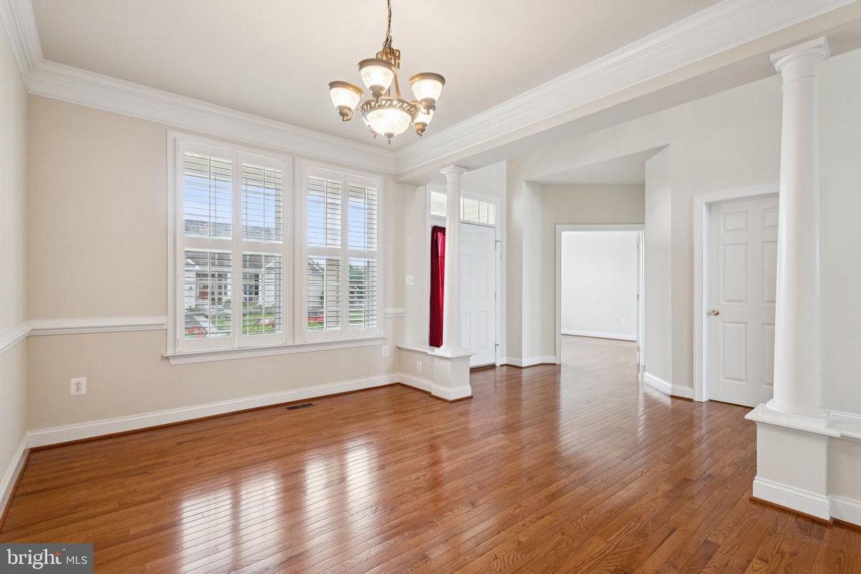 Chandelier, Empty room, Interior, Wood Texture Flooring
