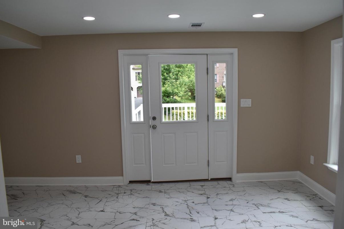 Empty room, Interior, Marble, Recessed Lighting