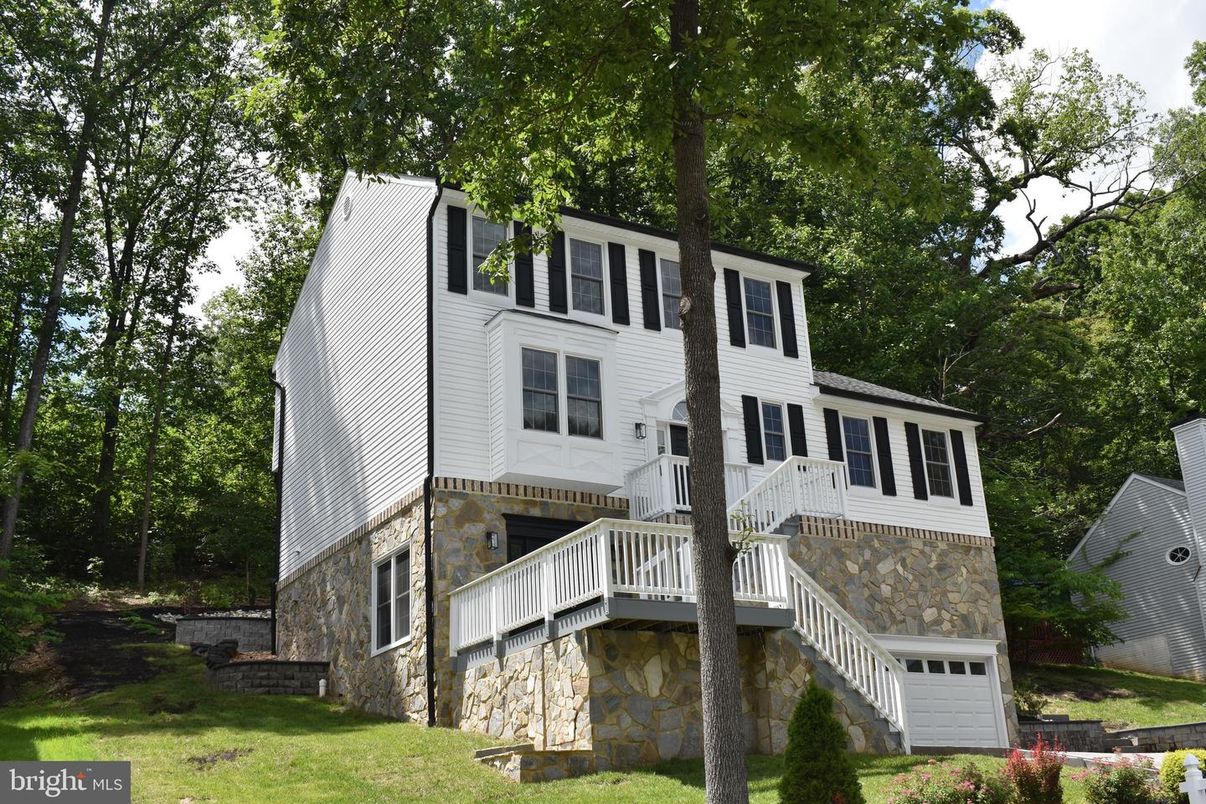Attached, Exterior, Facade, Rowhouse