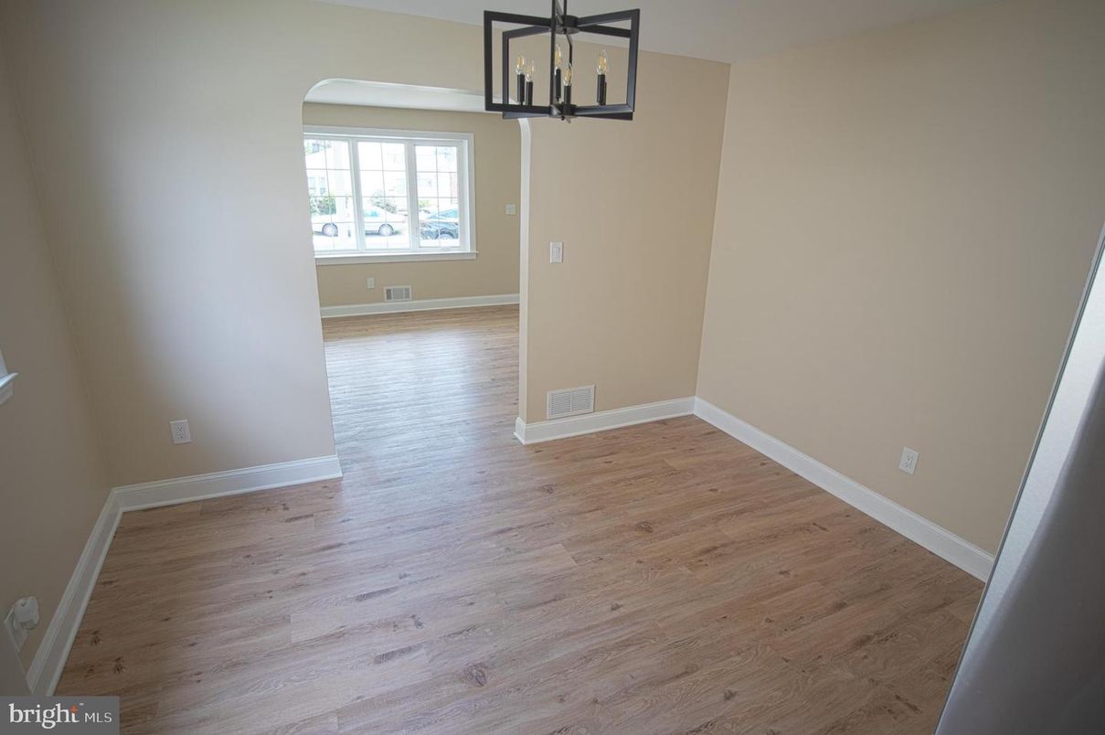 Empty room, Interior, Pendant Lights, Wood Texture Flooring
