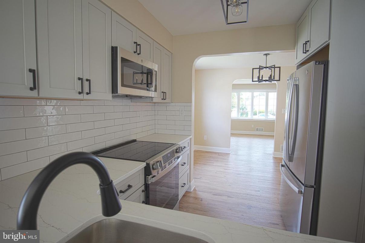 Interior, Kitchen, Pendant Lights, Wood Texture Flooring