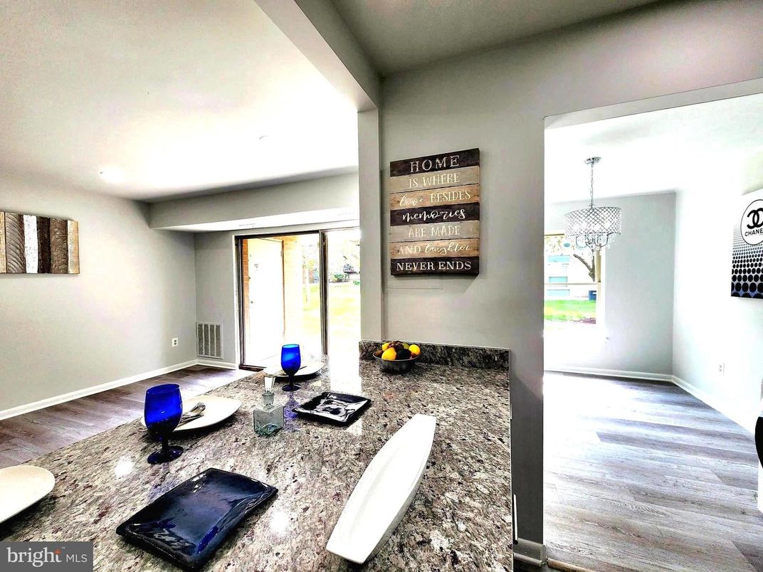 Interior, Pendant Lights, Wood Texture Flooring