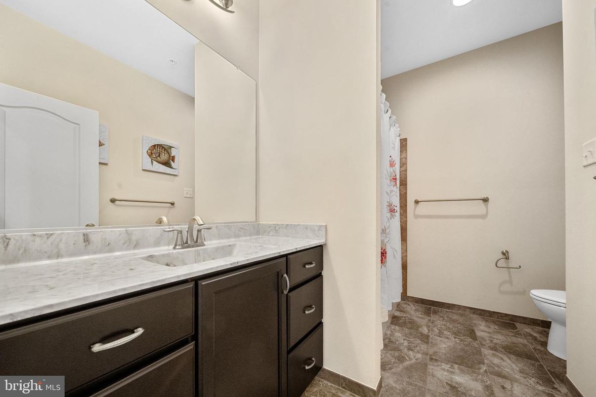 Bathroom, Interior, Recessed Lighting