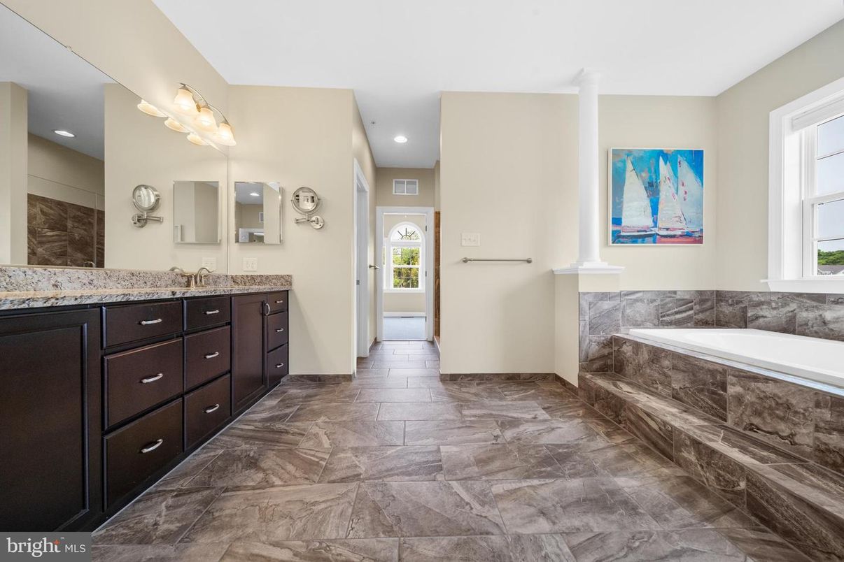 Bathroom, Interior, Recessed Lighting