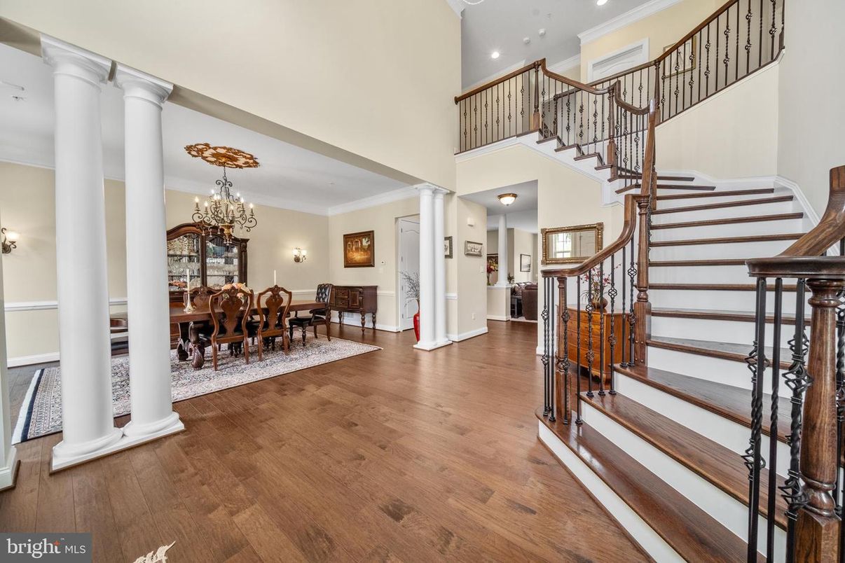 Chandelier, Dining room, Interior, Recessed Lighting, Wood Texture Flooring