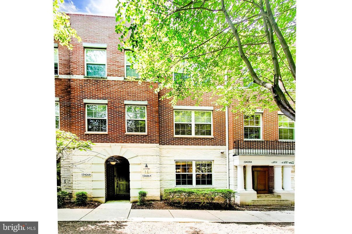 Exterior, Facade, Brick Facade, Rowhouse