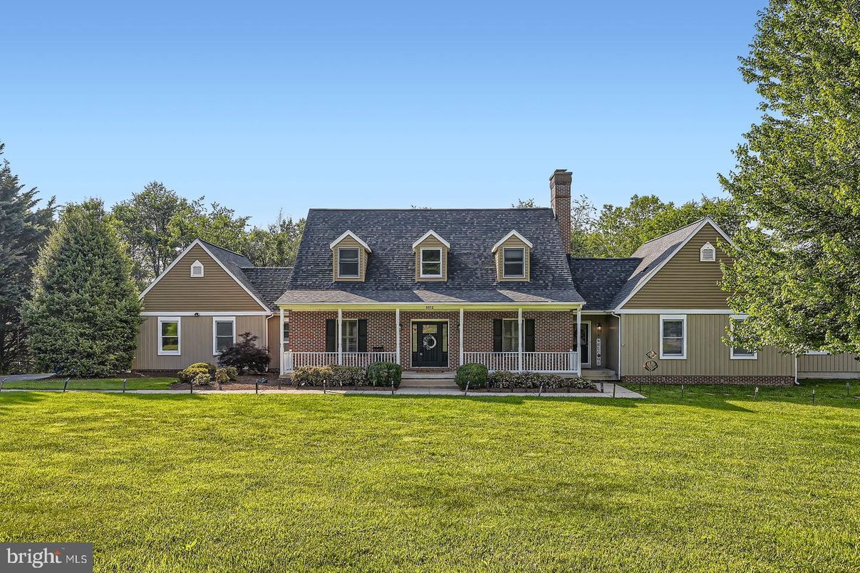 Backyard, Exterior, Facade, Brick Facade, Cape Cod