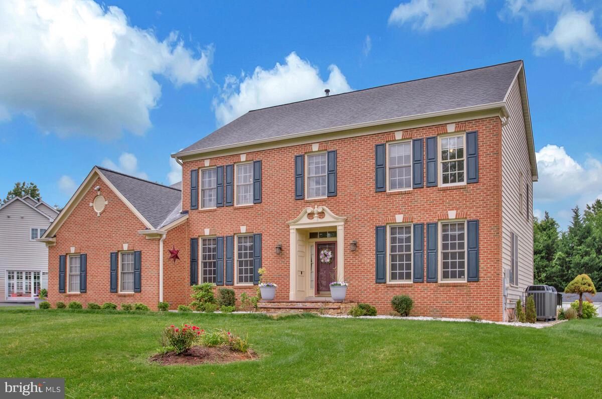 Exterior, Facade, Brick Facade, Georgian