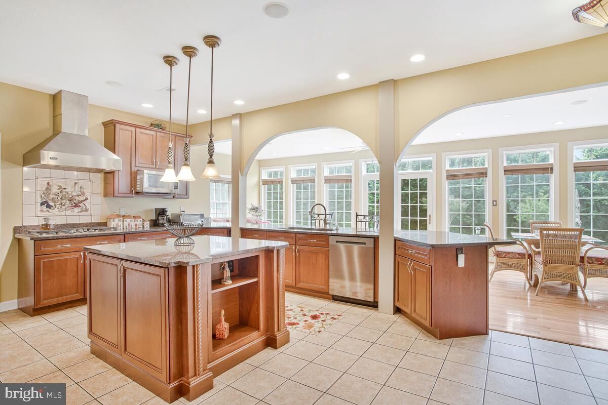 Dining room, Interior, Kitchen, Pendant Lights, Recessed Lighting, Stainless Steel Appliances