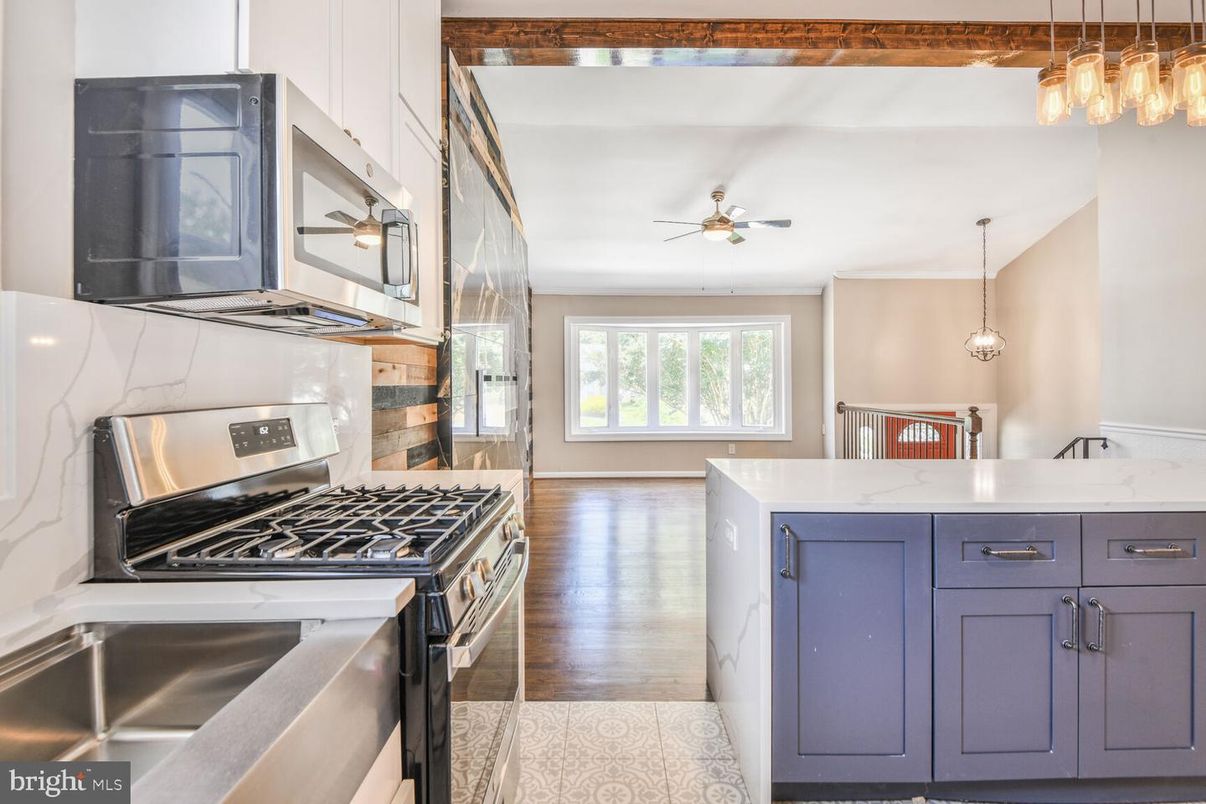 Interior, Kitchen, Pendant Lights, Wood Texture Flooring