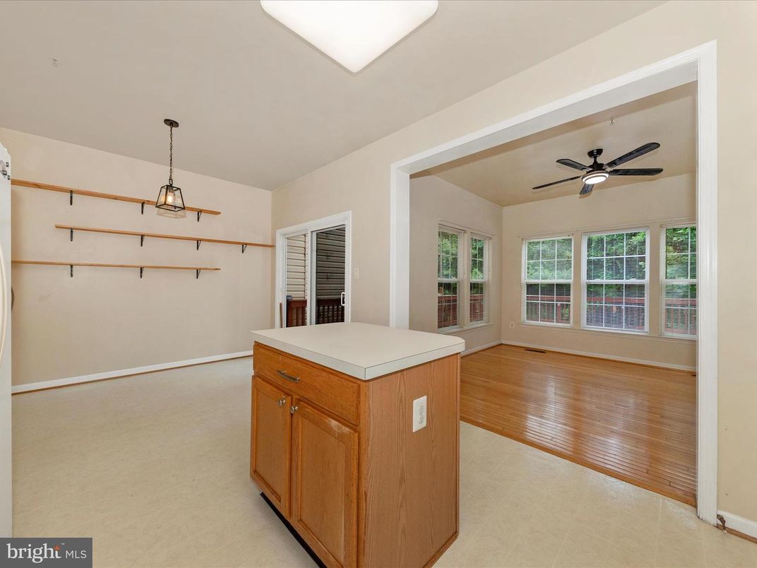 Interior, Pendant Lights, Wood Texture Flooring