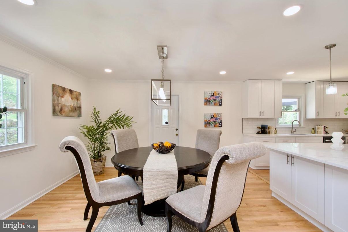 Dining room, Interior, Kitchen, Pendant Lights, Recessed Lighting, Wood Texture Flooring