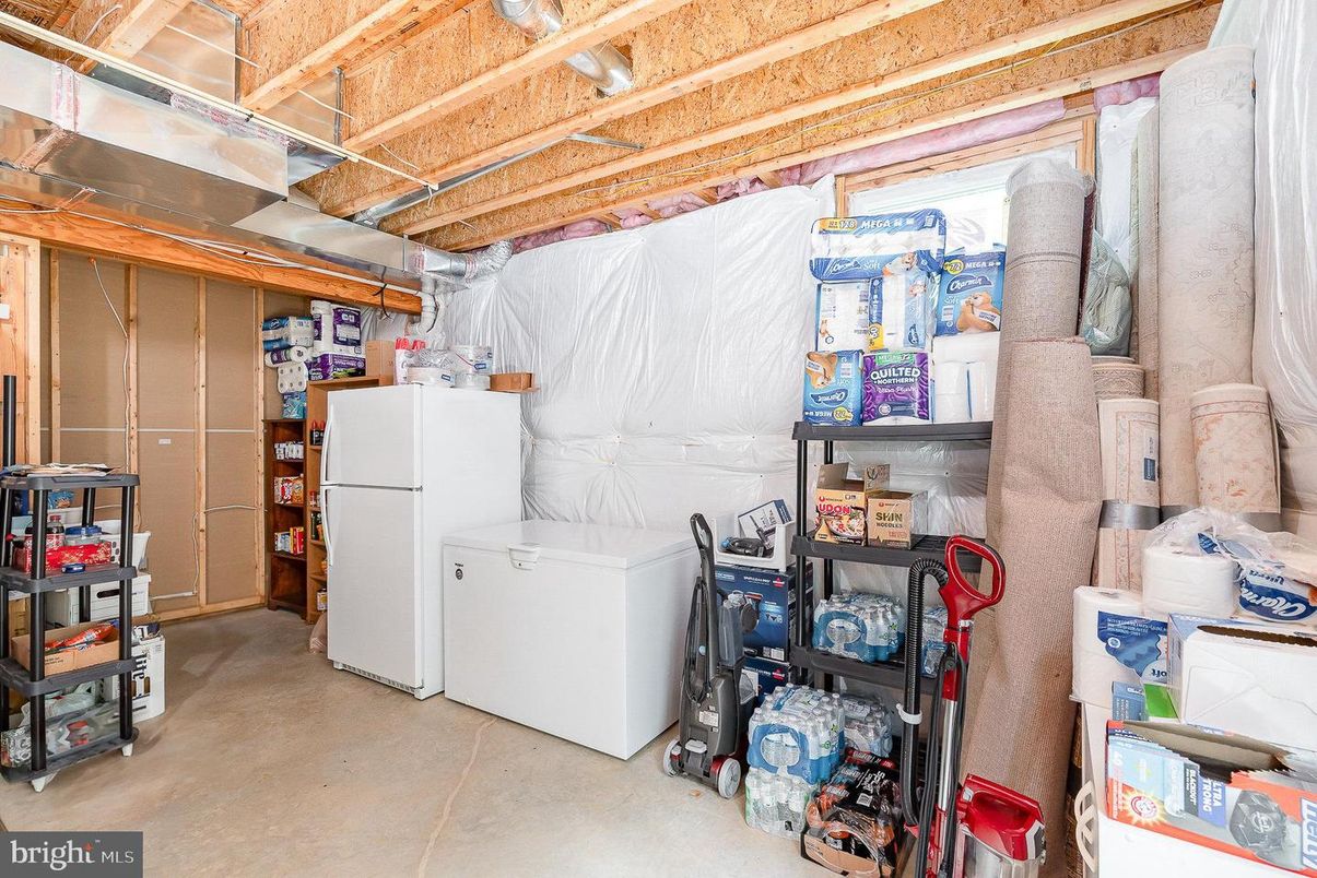 Interior, Washer, Wooden Beams