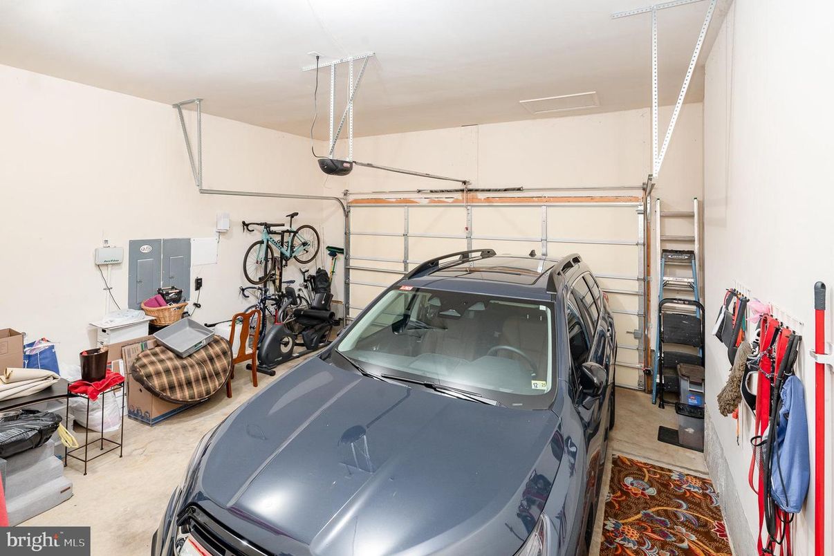 Garage, Interior