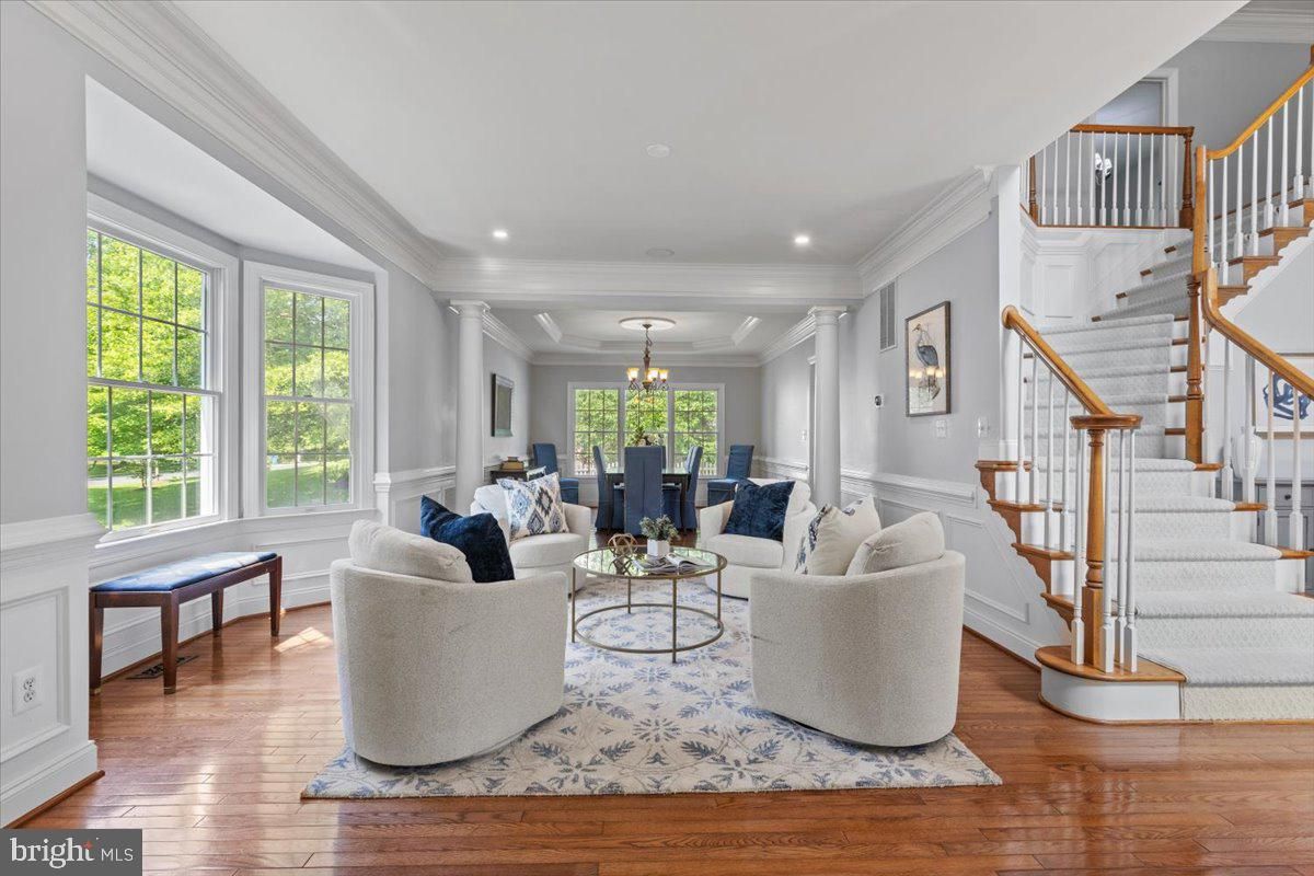 Chandelier, Dining room, Interior, Living room, Recessed Lighting, Wood Texture Flooring