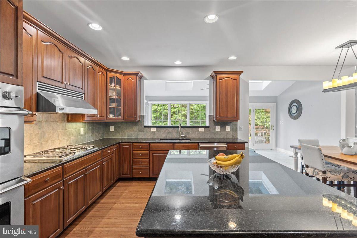 Dining room, Interior, Kitchen, Recessed Lighting, Stainless Steel Appliances, Wood Texture Flooring
