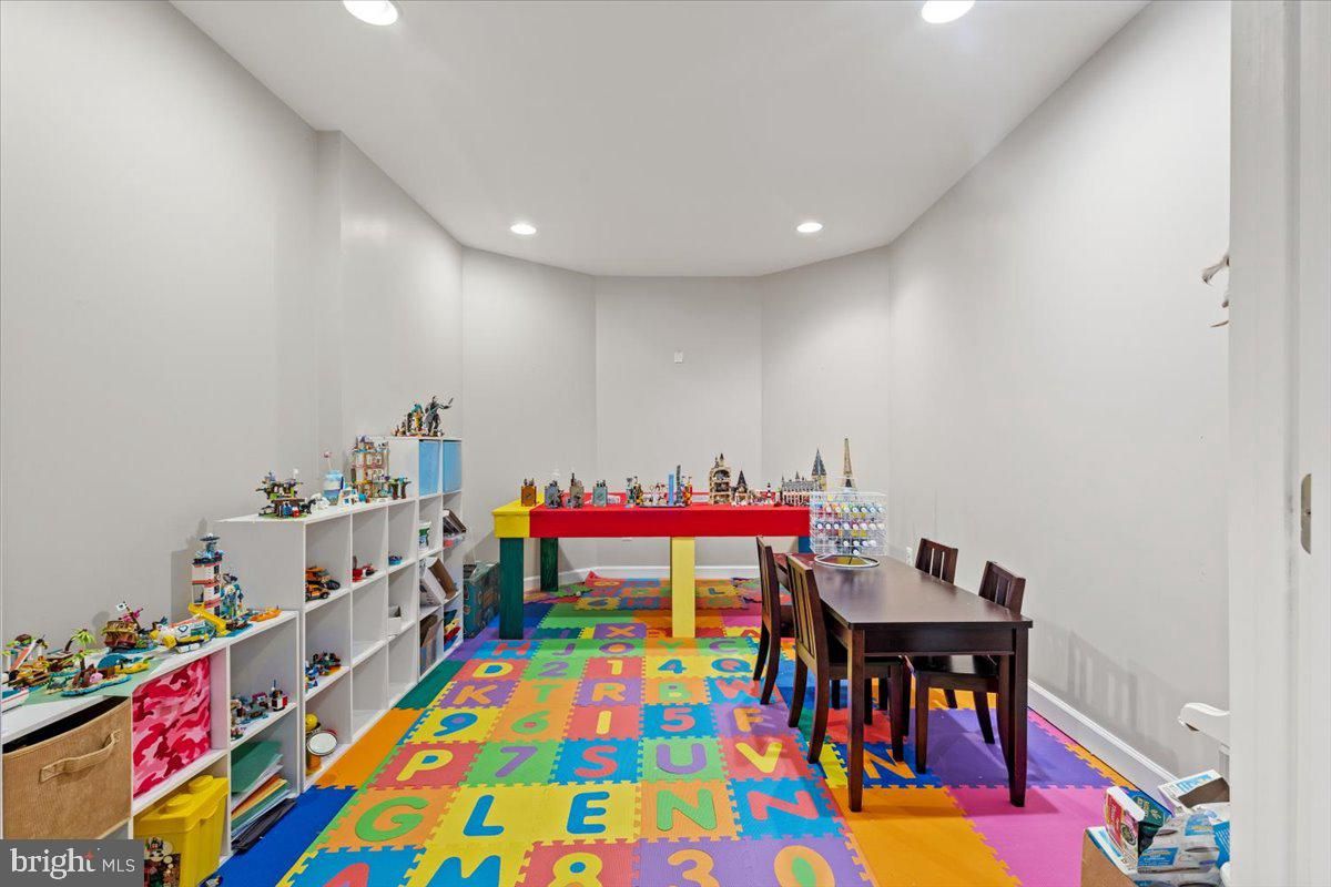 Dining room, Interior, Recessed Lighting
