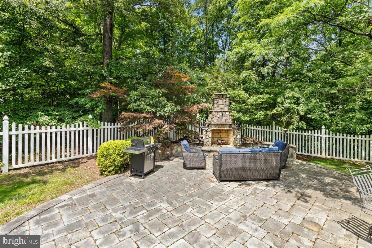 Exterior, Fireplace
