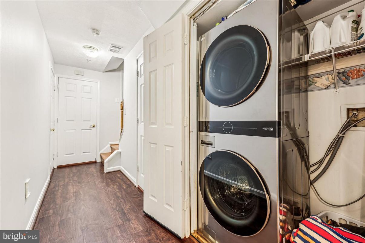 Interior, Utility Closets, Washer, Wood Texture Flooring