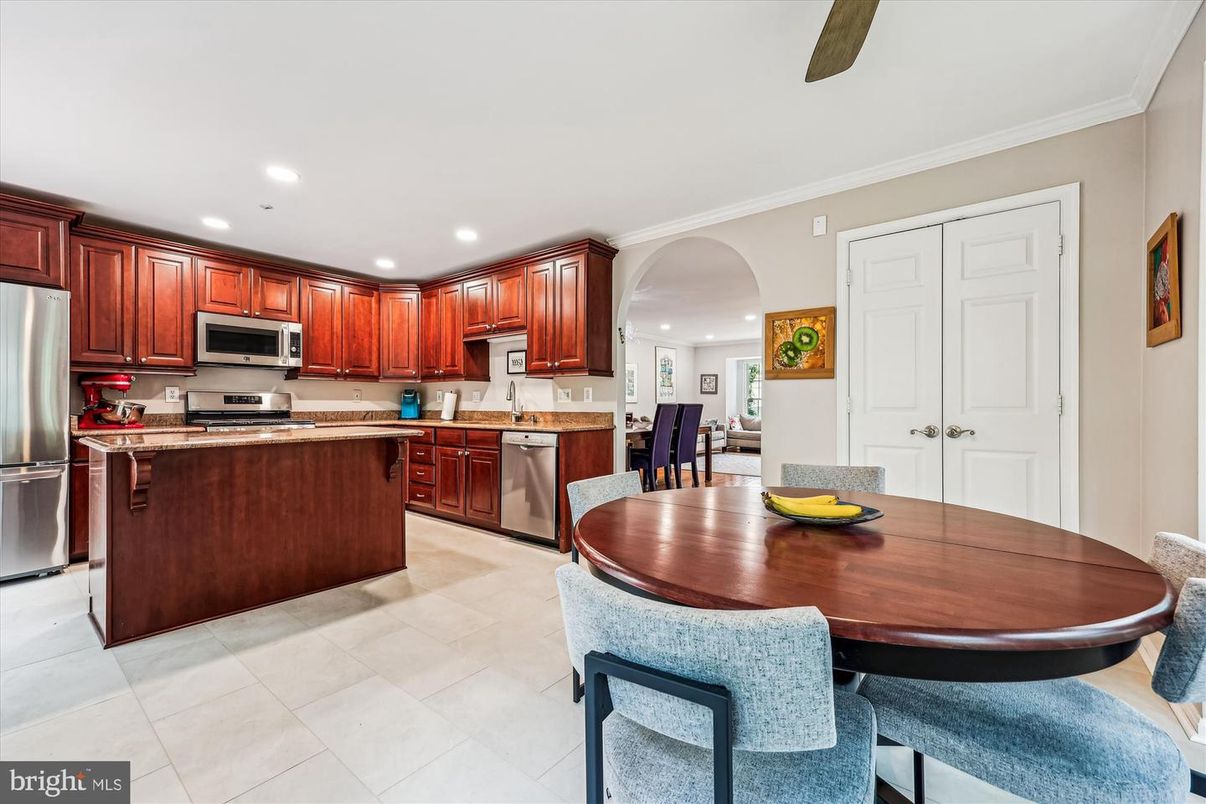 Dining room, Interior, Kitchen, Recessed Lighting, Stainless Steel Appliances