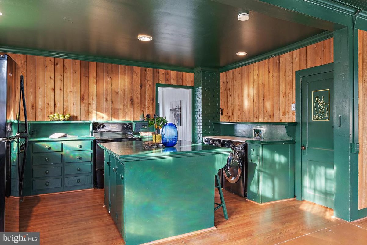 Interior, Kitchen, Recessed Lighting, Washer, Wood Texture Flooring