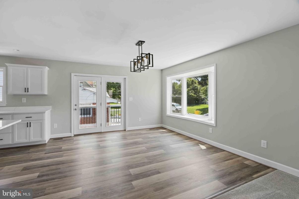 Empty room, Interior, Pendant Lights, Wood Texture Flooring