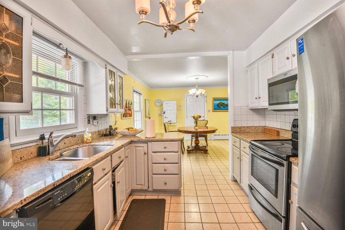 Chandelier, Dining room, Interior, Kitchen