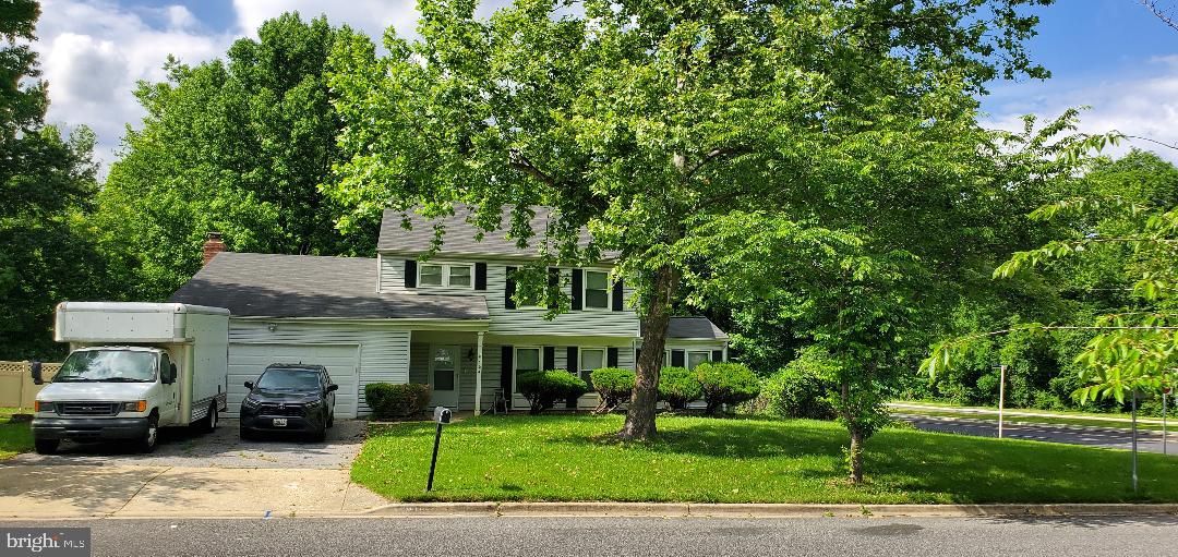 Attached, Exterior, Facade, Cape Cod