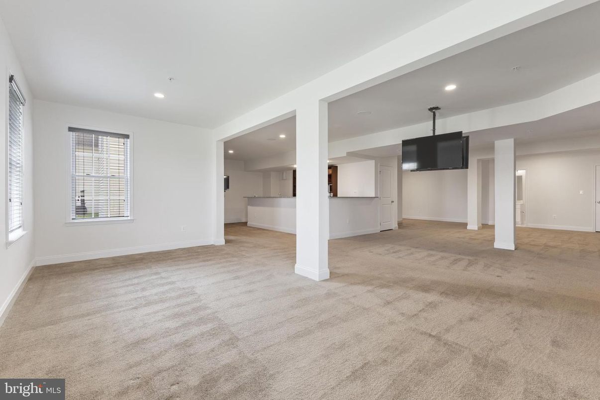 Empty room, Interior, Recessed Lighting