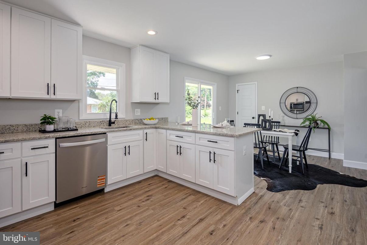 Dining room, Interior, Kitchen, Recessed Lighting, Wood Texture Flooring