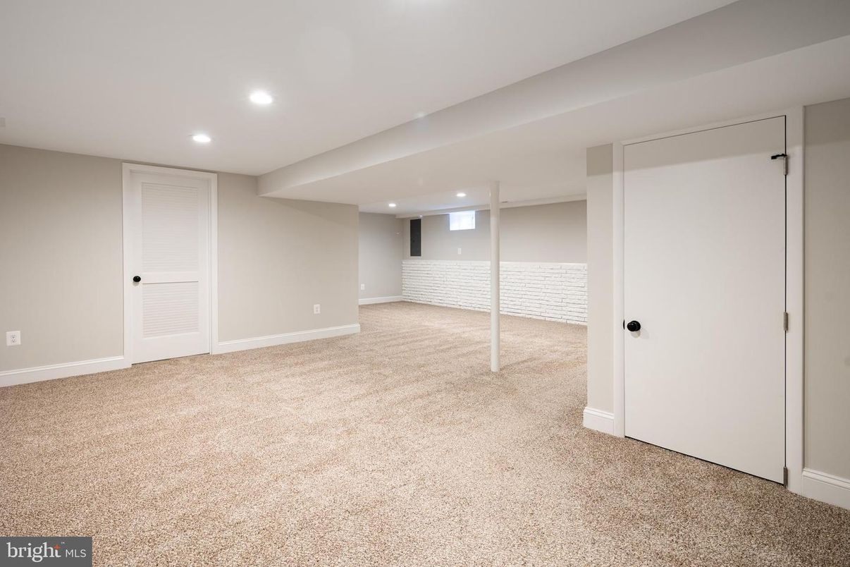 Empty room, Interior, Recessed Lighting