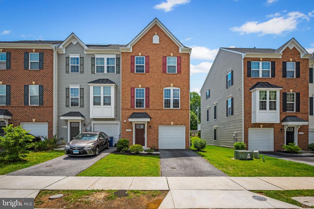 Attached, Exterior, Facade, Brick Facade, Rowhouse