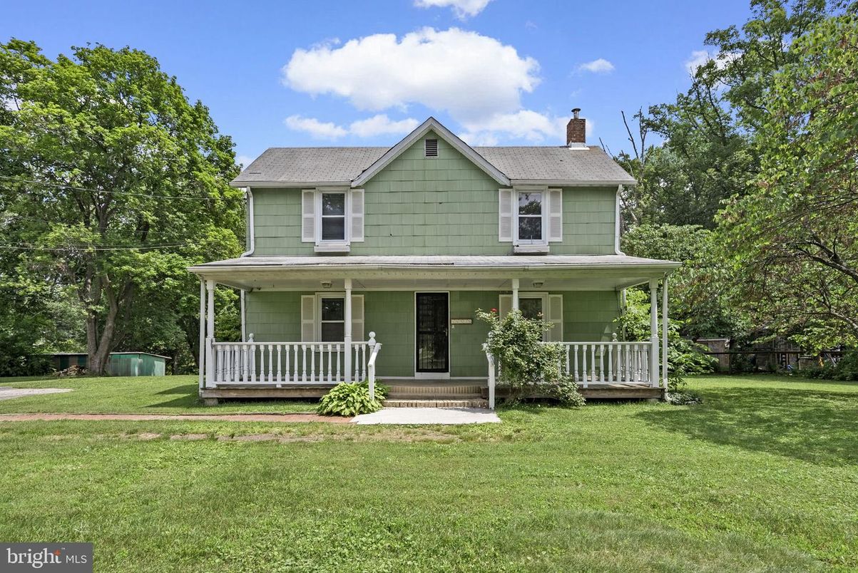 Exterior, Facade, American Foursquare