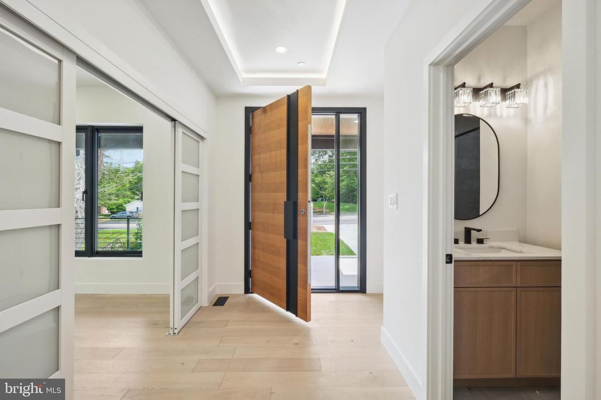 Bathroom, Interior, Recessed Lighting, Wood Texture Flooring