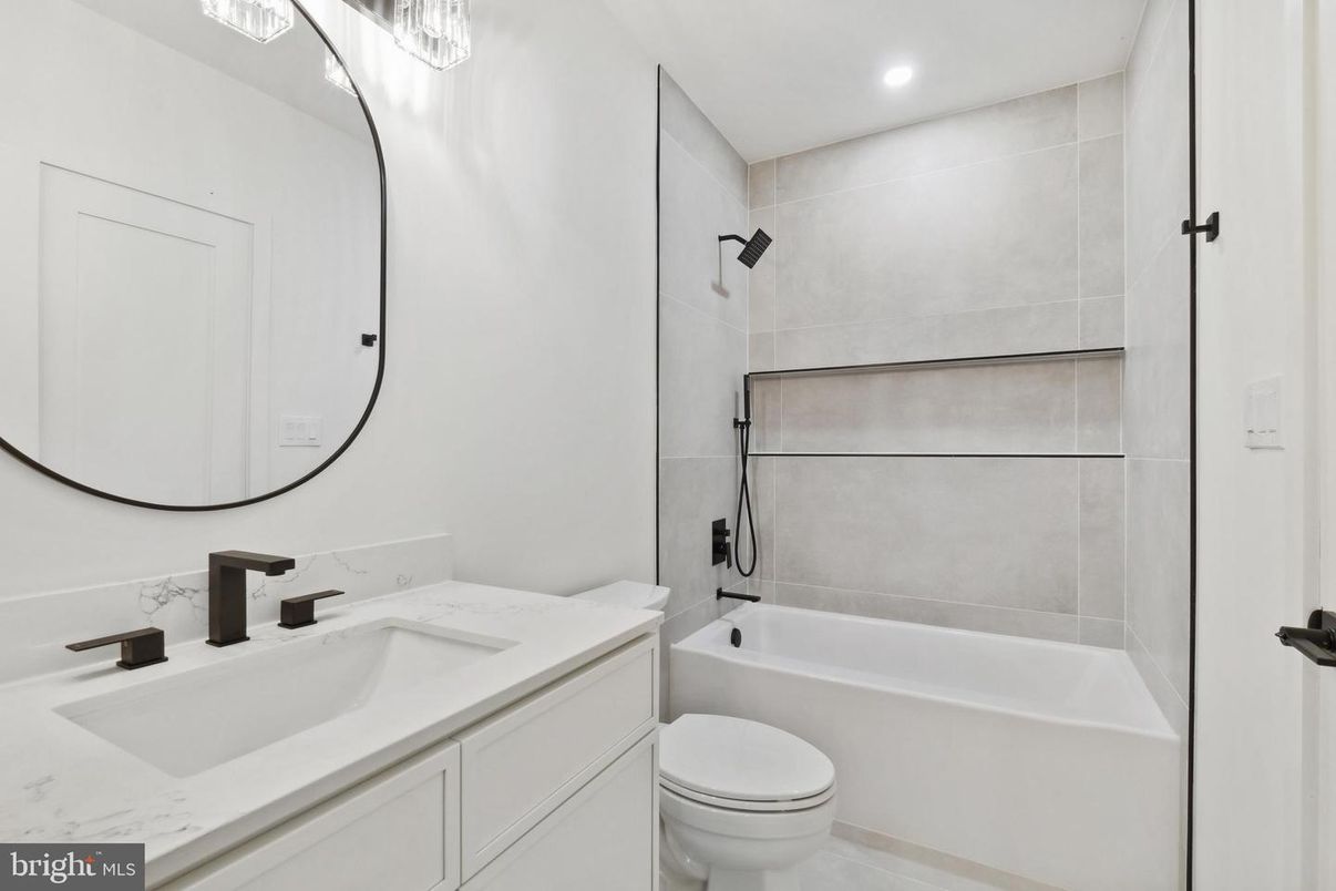 Bathroom, Interior, Recessed Lighting