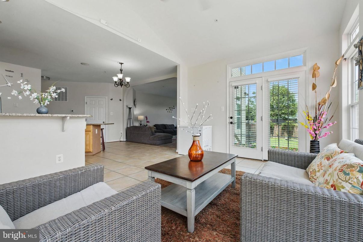 Chandelier, Interior, Living room